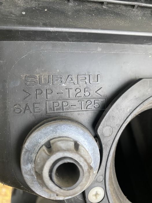 Корпус воздушного фильтра Субару WRX STI 2003 г