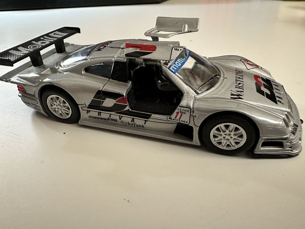 Carros. Conjunto de 4 miniaturas colecionáveis WELLY