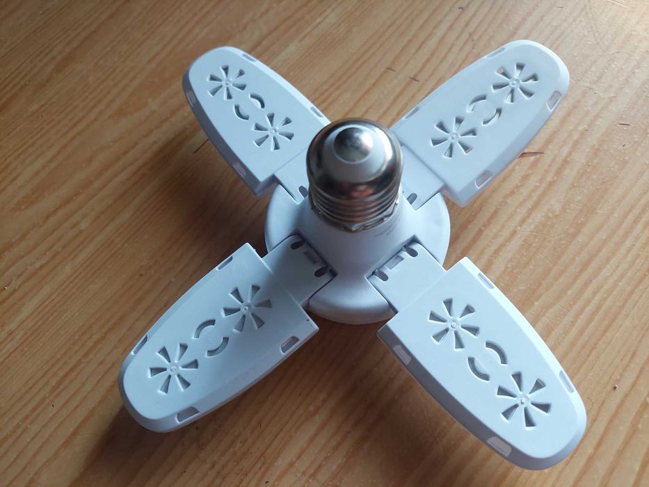 ЛЕД лампочка ромашка новая в хорошем состоянии