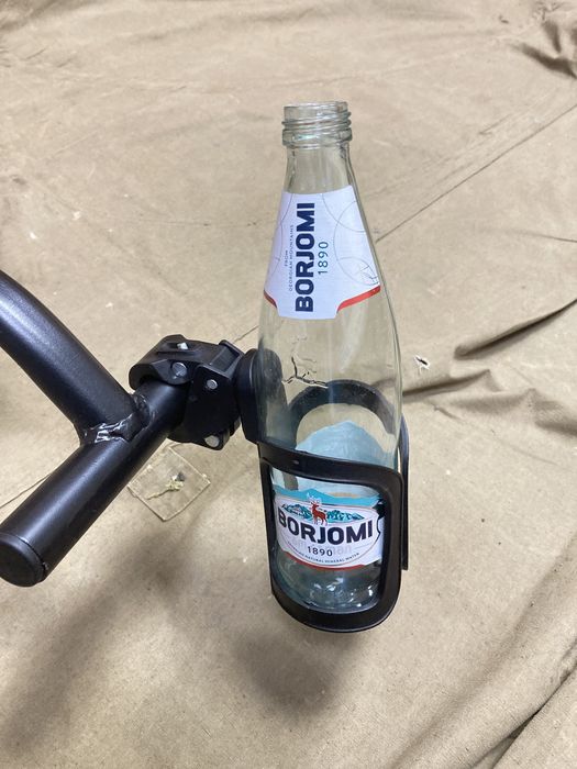 Крепление для бутылки стакана на коляску