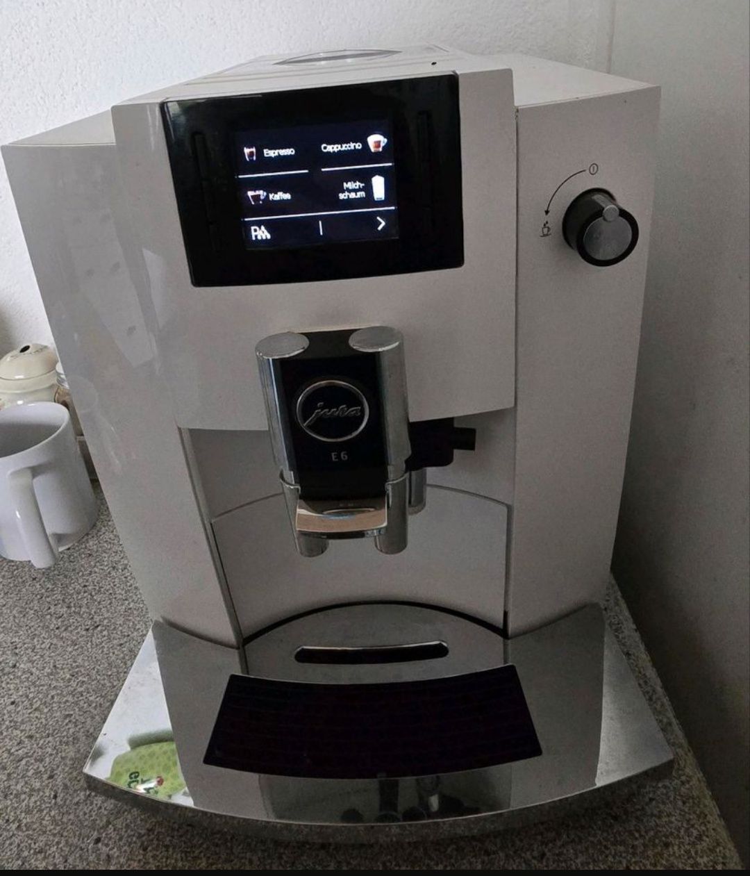 Ekspres ciśnieniowy Jura E6 w kolorze białym Piano White