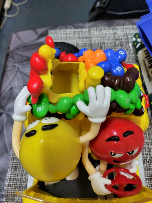 Raro dispensador de M&M's