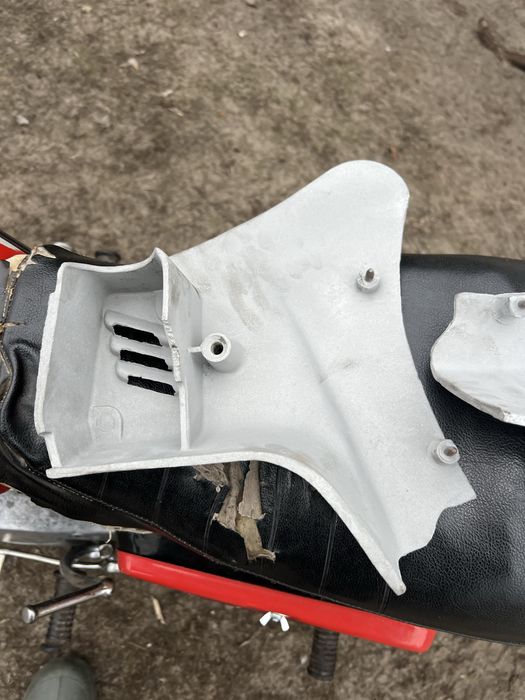 Накладка карбюратора іж юпітер 5 стан гарний!!! Обмінняю на плана 5 кр