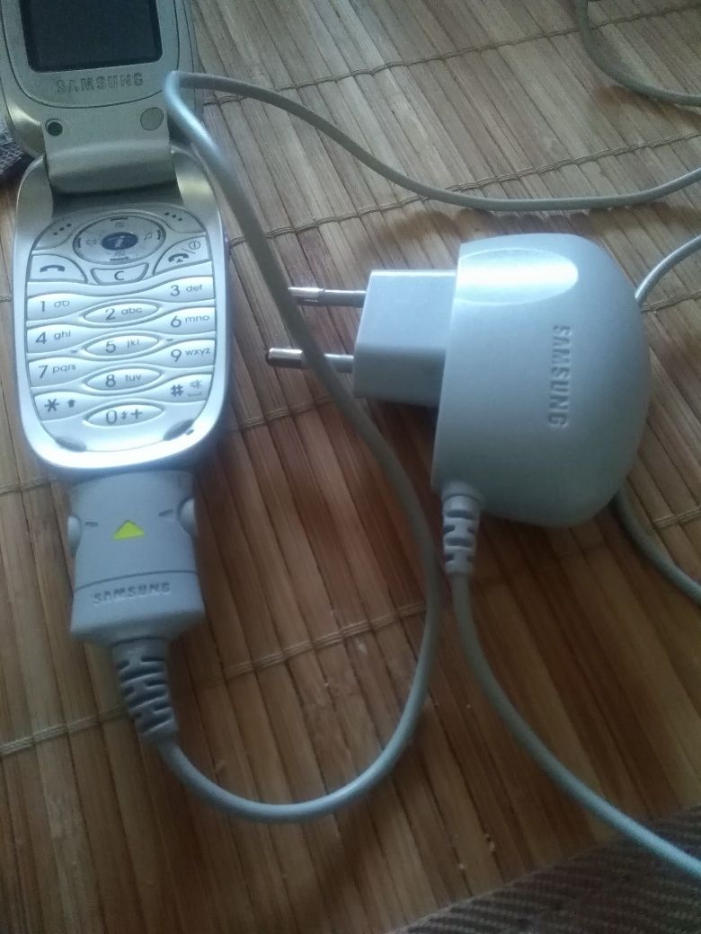 Samsung z klapka i ładowarka nieaprawny