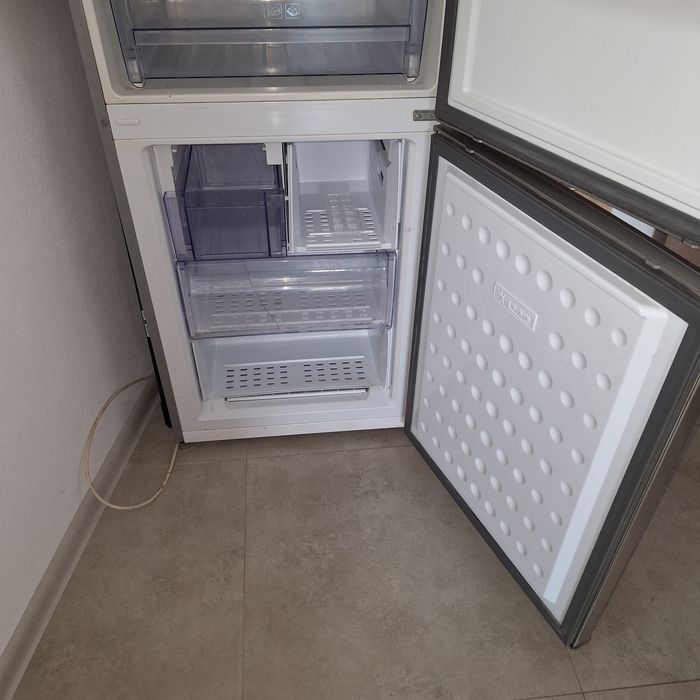 Lodówko zamrażarka BEKO z wyświetlaczem