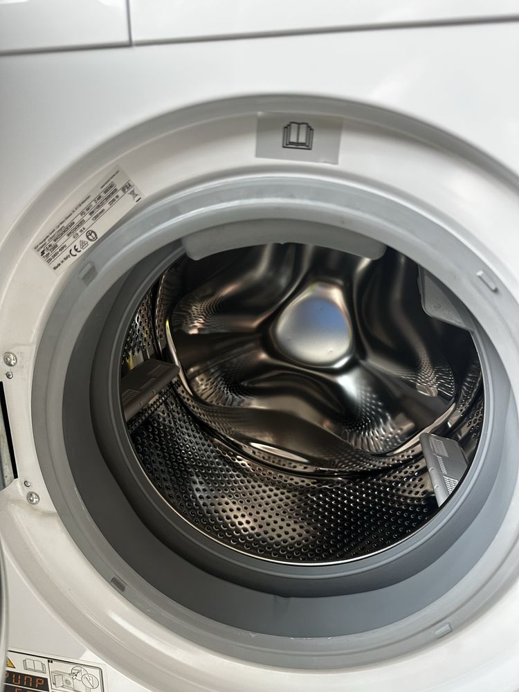Máquina de Lavar e Secar Roupa BOSCH - Nova