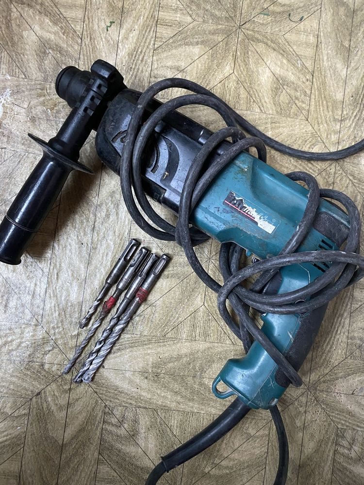Перфоратор Makita hr2450