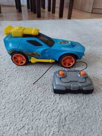 Auto Hot Wheels na pilota