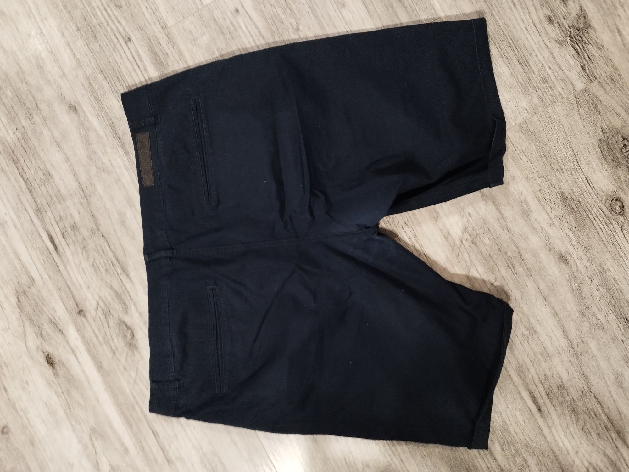Spodenki granatowe Cropp 38