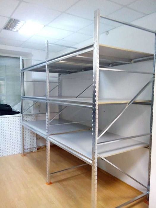 Стелажі з полицями підсилені на склад. Металеві. Для шин і коліс