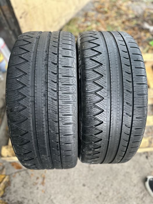 Продам пару зимних шин Michelin 215/50 R17