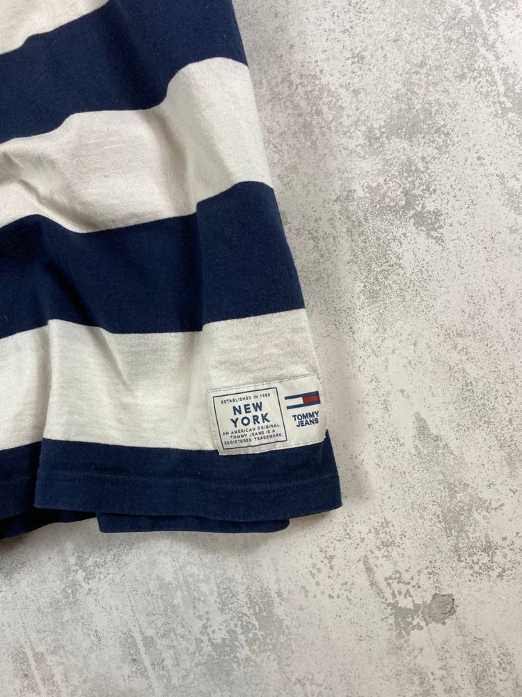 Tommy jeans: стильна оверсайз класика в смугах
