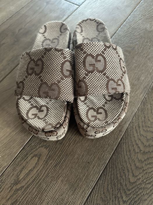 Klapki damskie na platformie Gucci