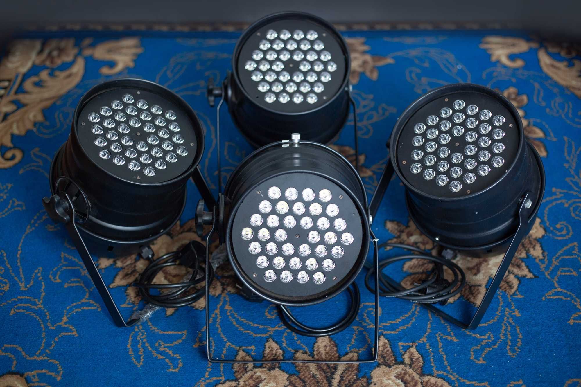 Світло для сцен, кафе, весільних музикантів. New Light NL 1202C(36*3W)