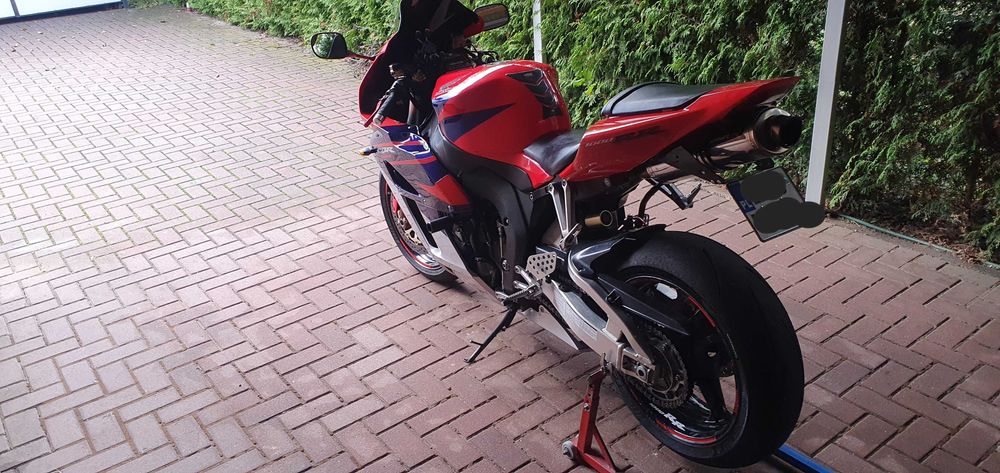 Honda CBR 1000RR sc57