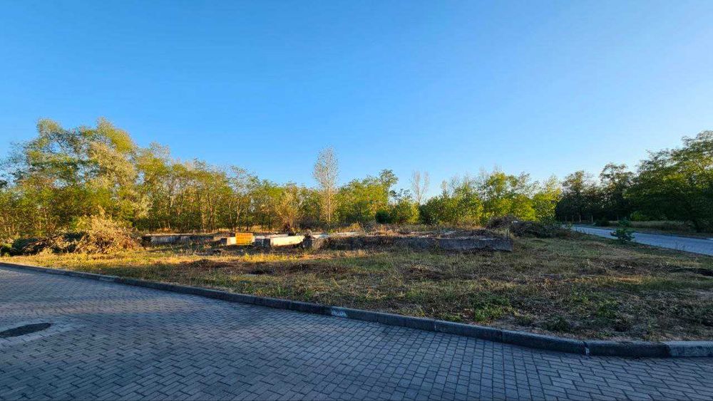 Продам участок 5.5 соток коттеджный городок