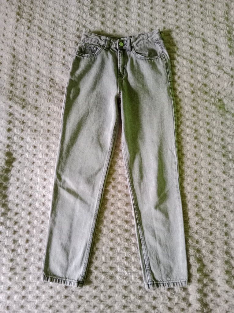 Szare jeansy mom fit