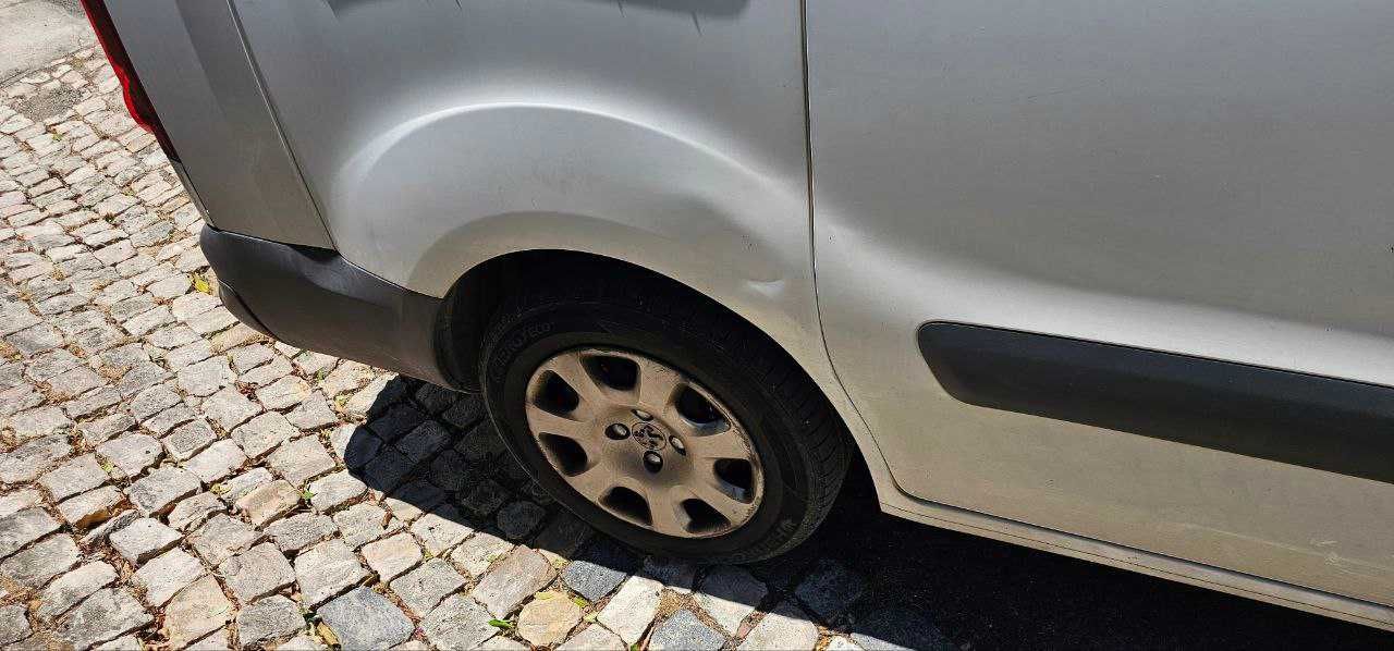 O carro de garagem