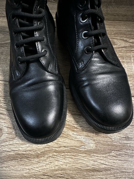 Чорні шкіряні напівчоботи