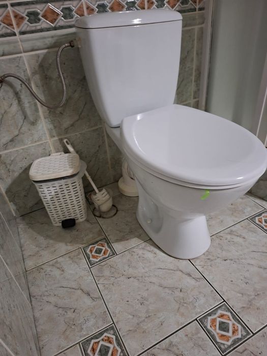 Toaleta, miska WC stojąca
