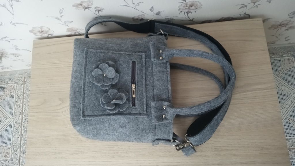 Torebka listonoszka z filcu filcowa A5