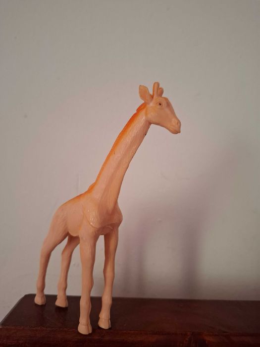 Фигурка жирафа ..