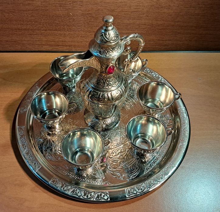Турецкий набор с красным камнем.
