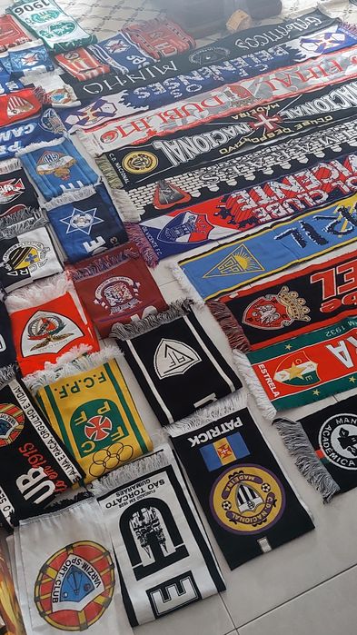 Varios cachecois de varios clubes