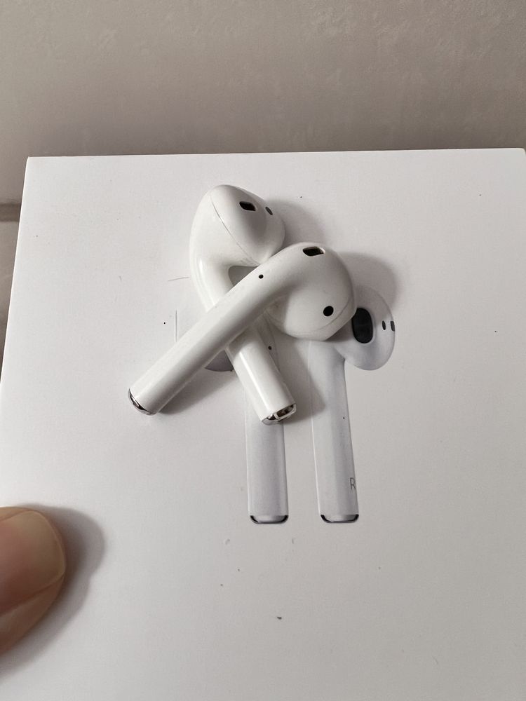 AirPods наушники