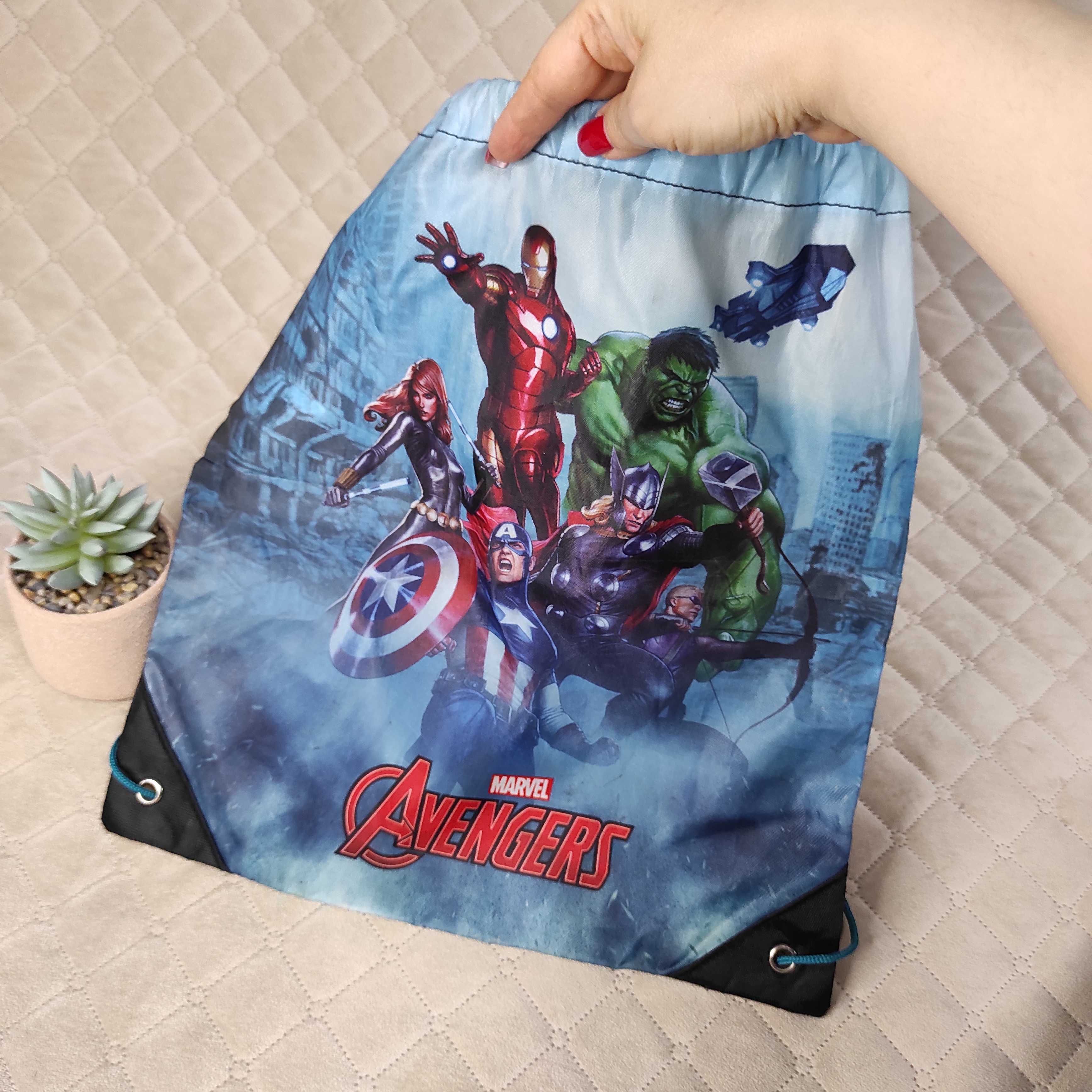 Класний рюкзачок для маленьких супергероїв і фанатів "Marvel"