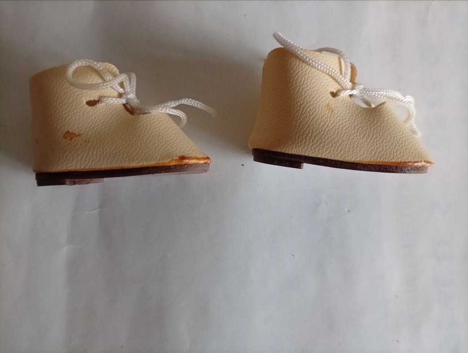 Взуття для порцелянової ляльки