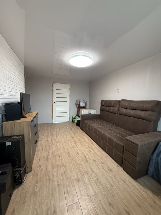 Продам 2-х кімнатну вул.Миру