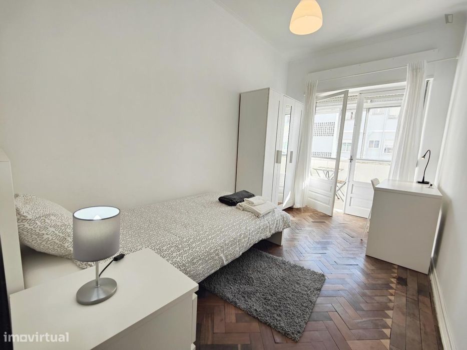 725740 - Quarto com cama de solteiro, com...