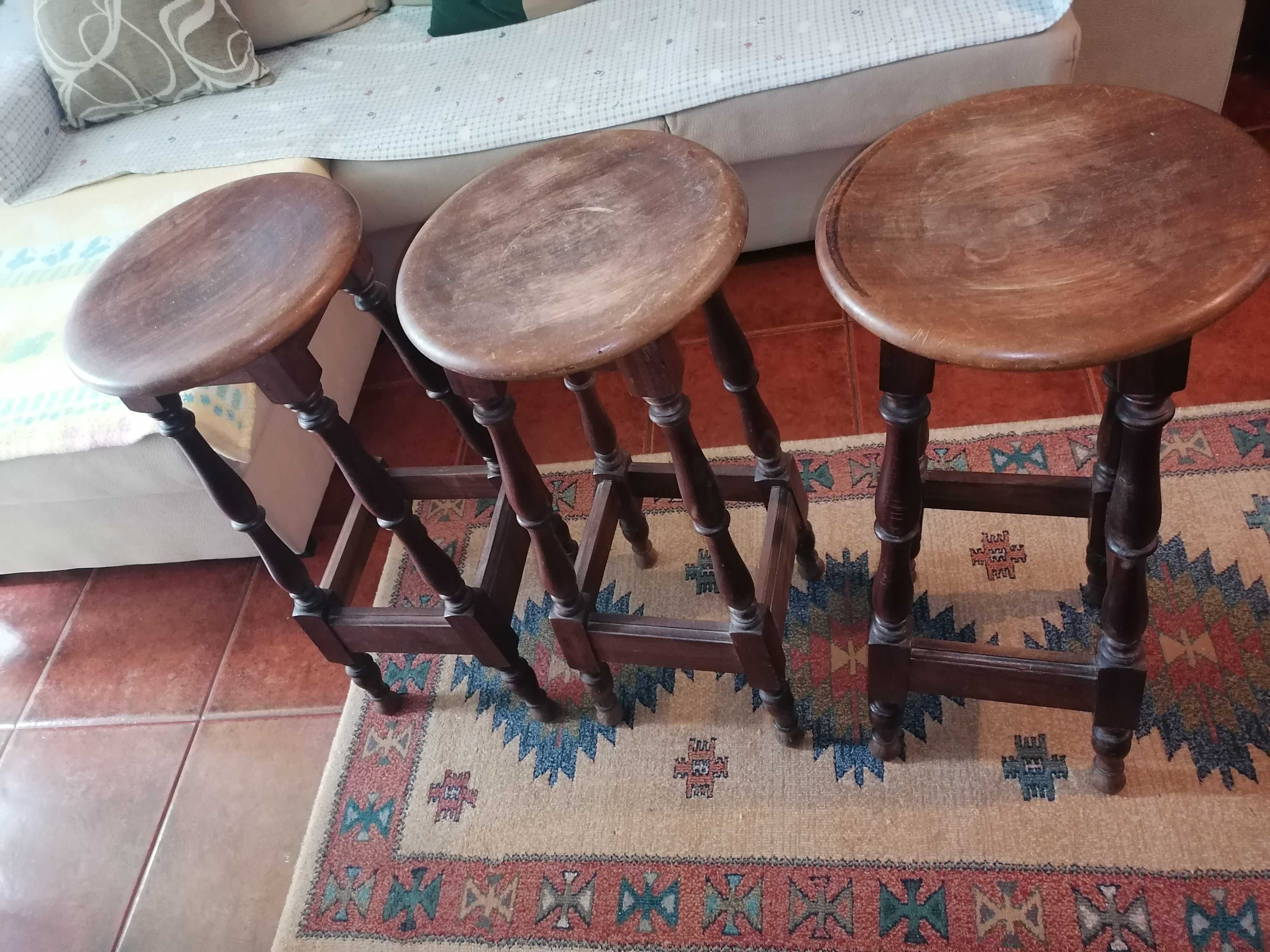3 cadeiras de bar em madeira antigas
