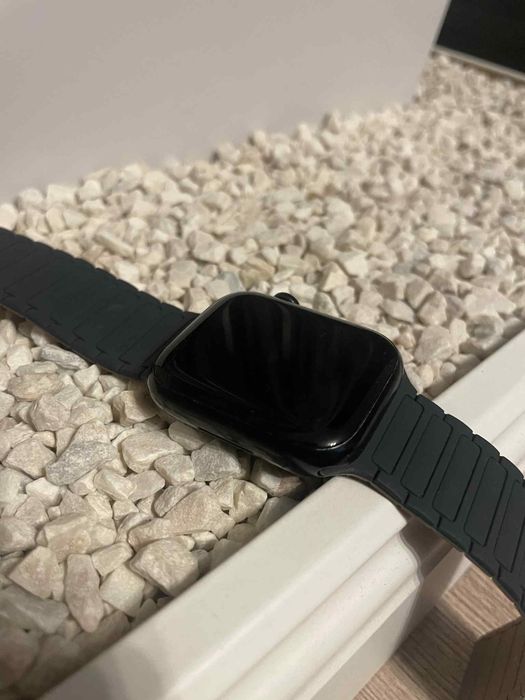 Apple watch series 8