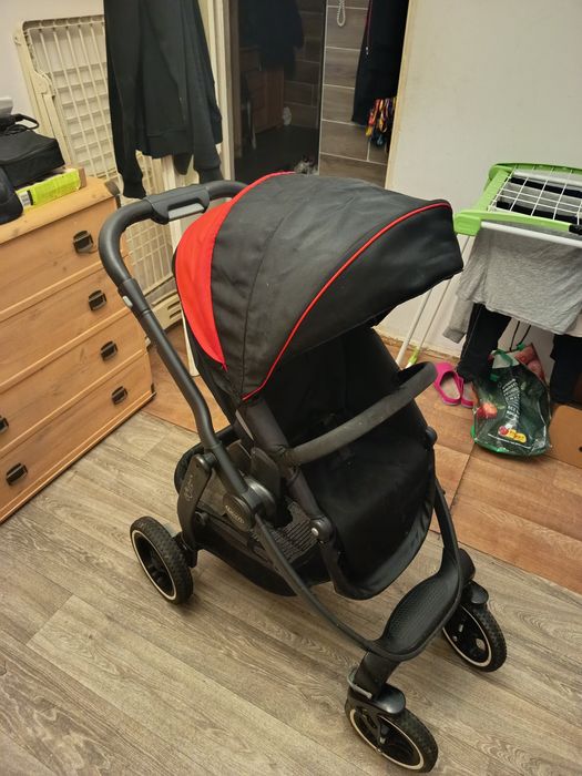 Wózek spacerowy dla dziecka pilnie