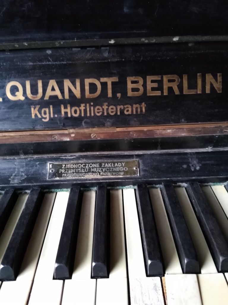 Pianino przedwojenne C. J. Quandt, Berlin, Kgl. Hogflieferant