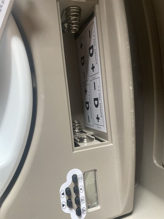 Nowy podajnik do karmy dla psa elektryczny duży nowy