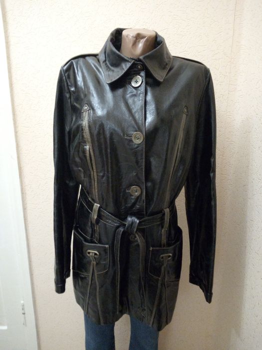 Кожаный женский пиджак.