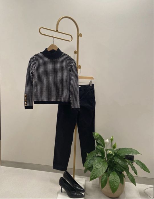 Sweter w pepitkę 68% wiskoza S stójka