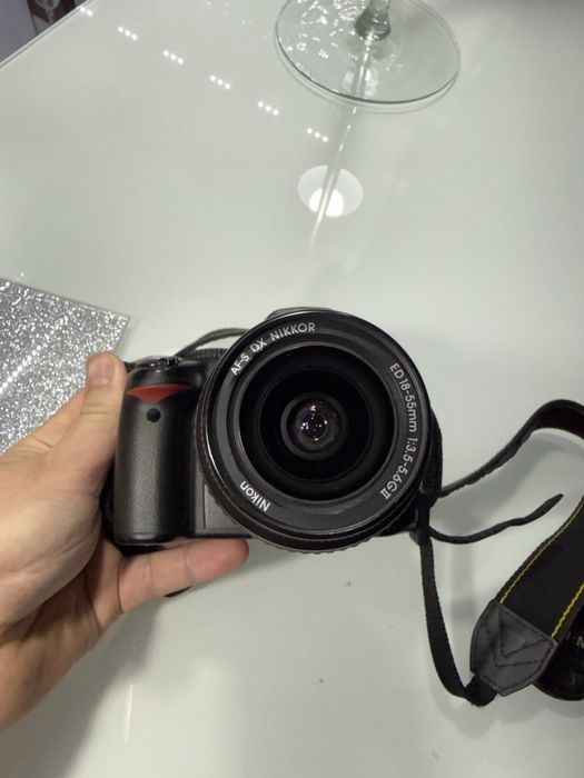 Nikon D3000 + obiektyw 18-55mm