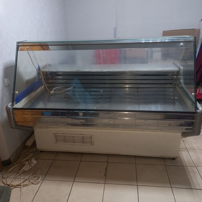 Холодильна вітрина