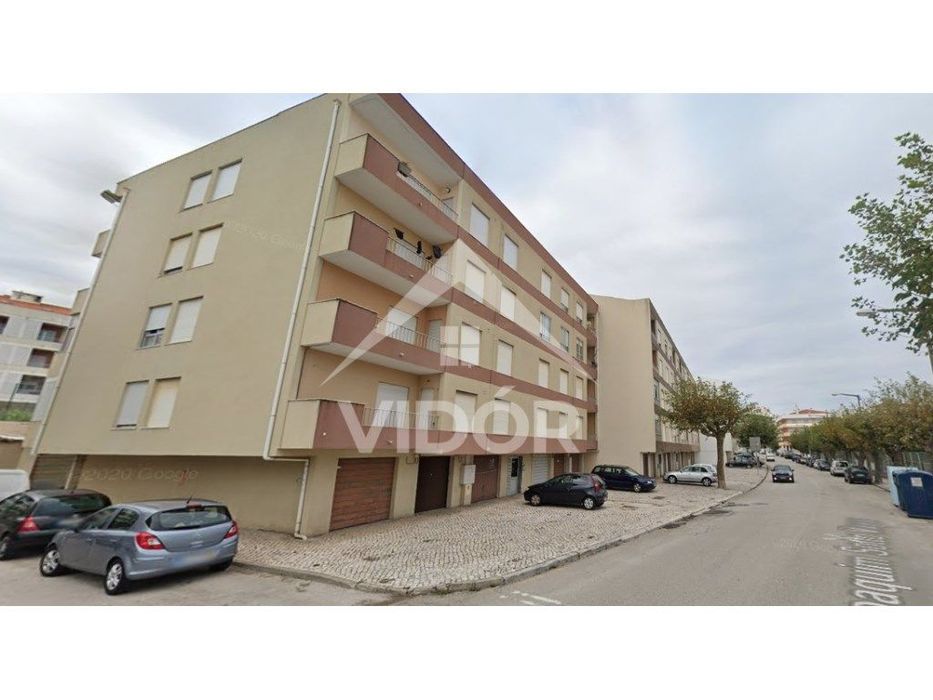 Lg. Garagem na Rua Joaquim Sottomayor nº115