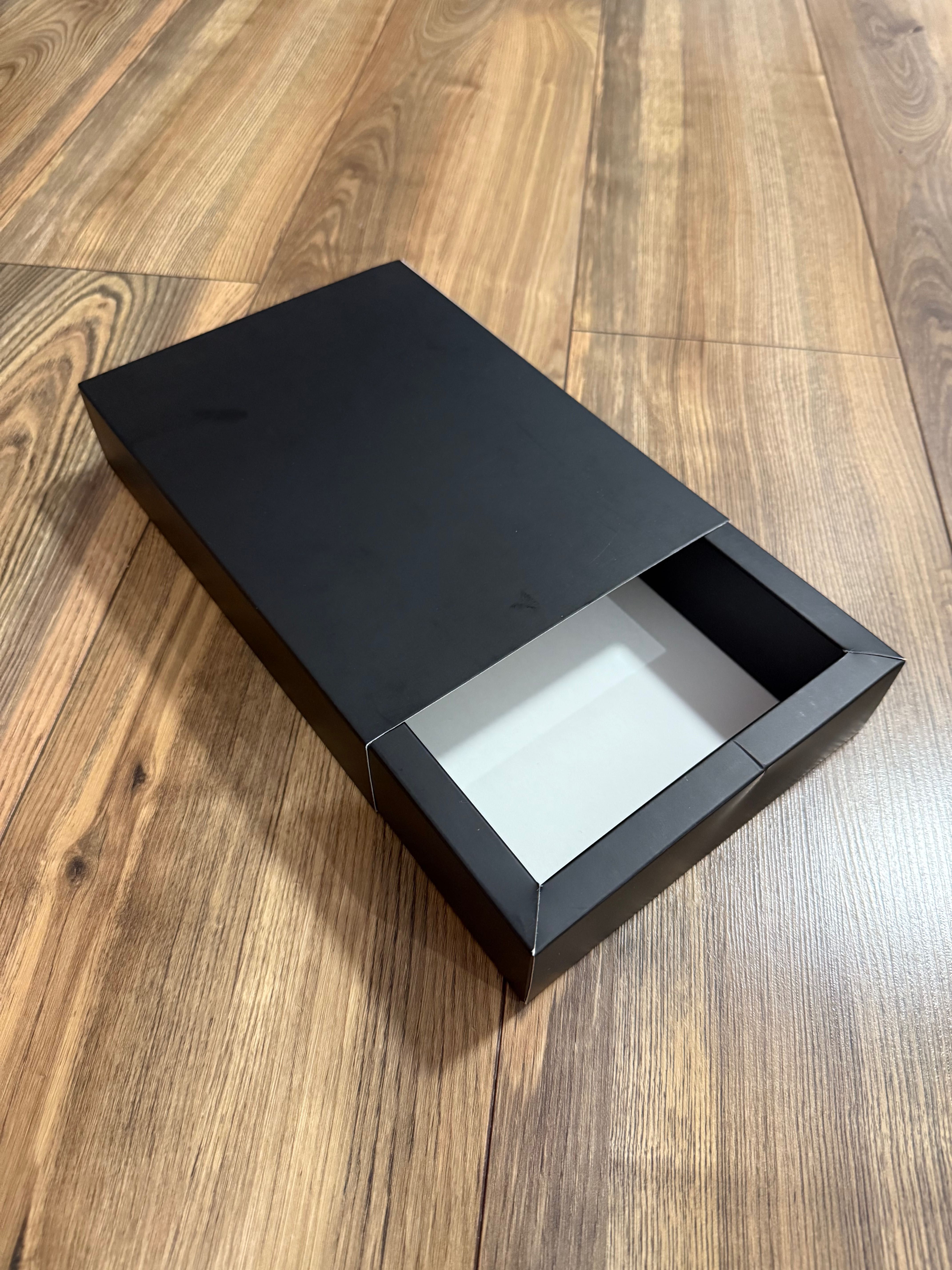 Pudełko opakowanie carton box czarny na prezent