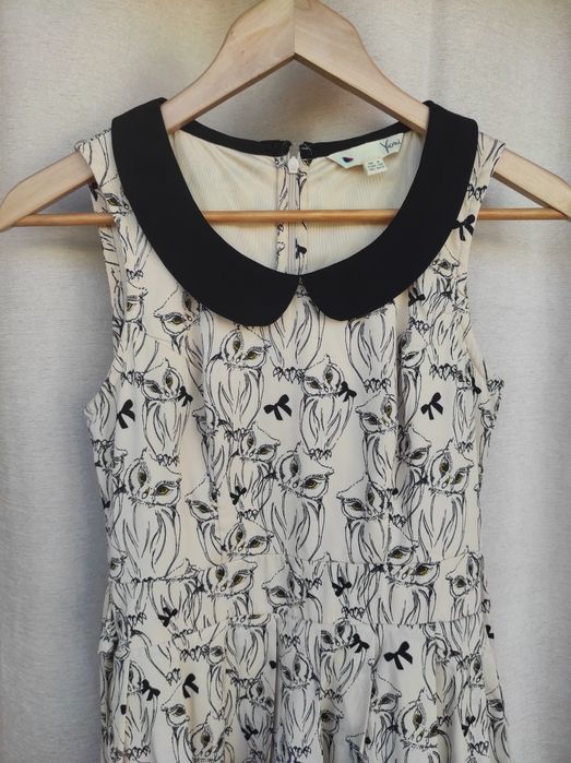 Vestido padrão corujas e gola claudine da Yumi