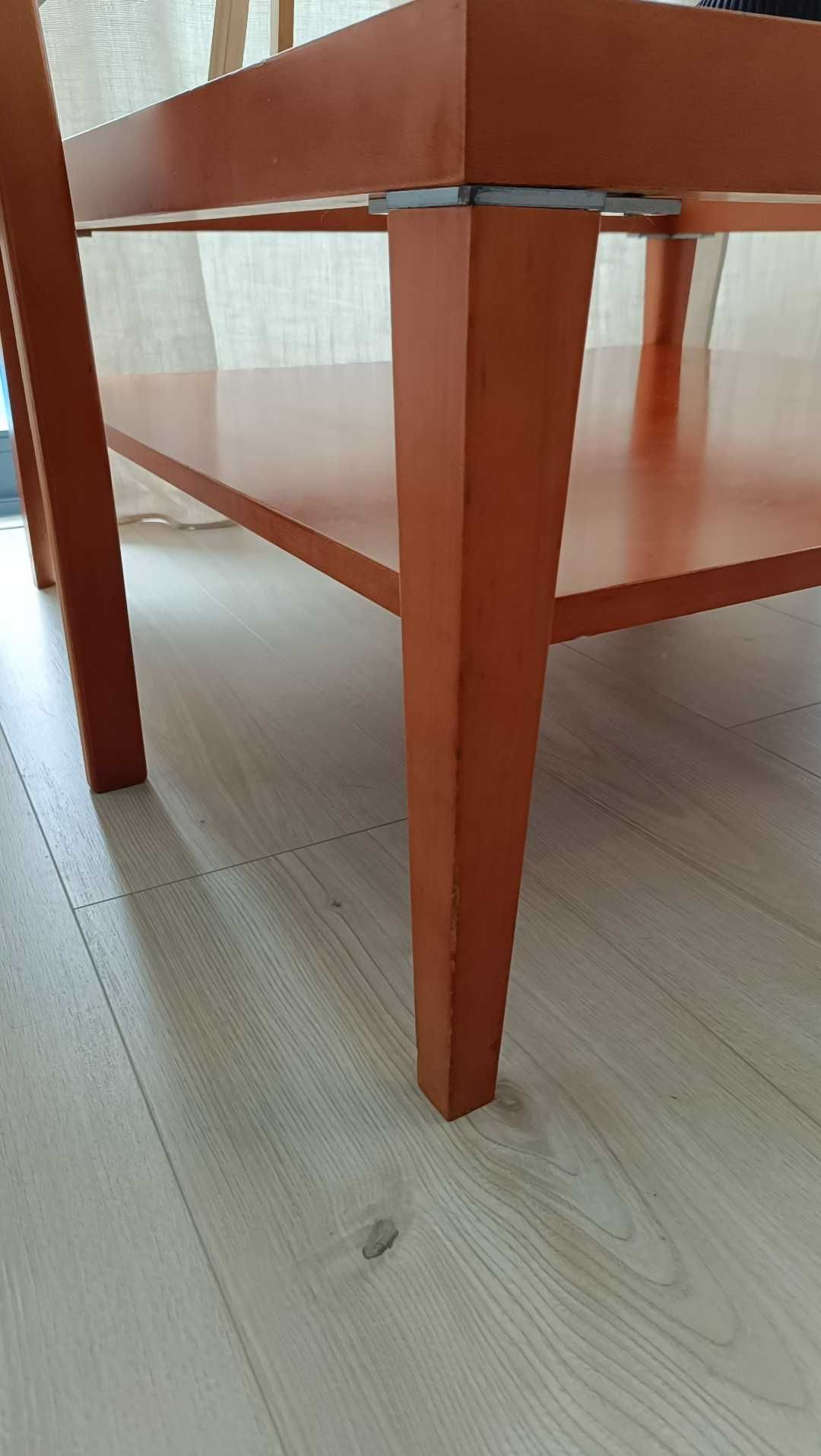 Mesa de centro com tampo de vidro