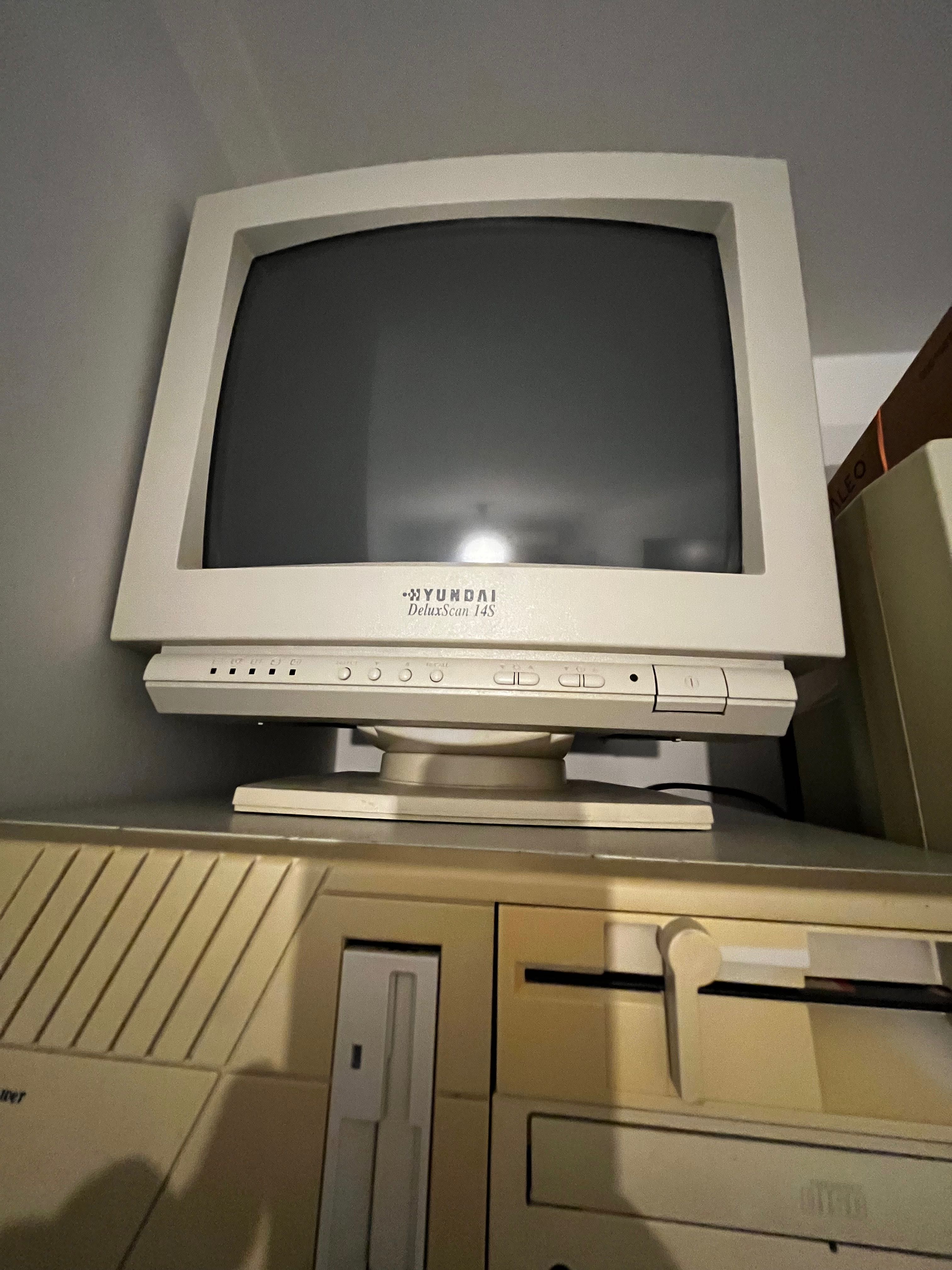 Monitor 14 svga - stan idealny