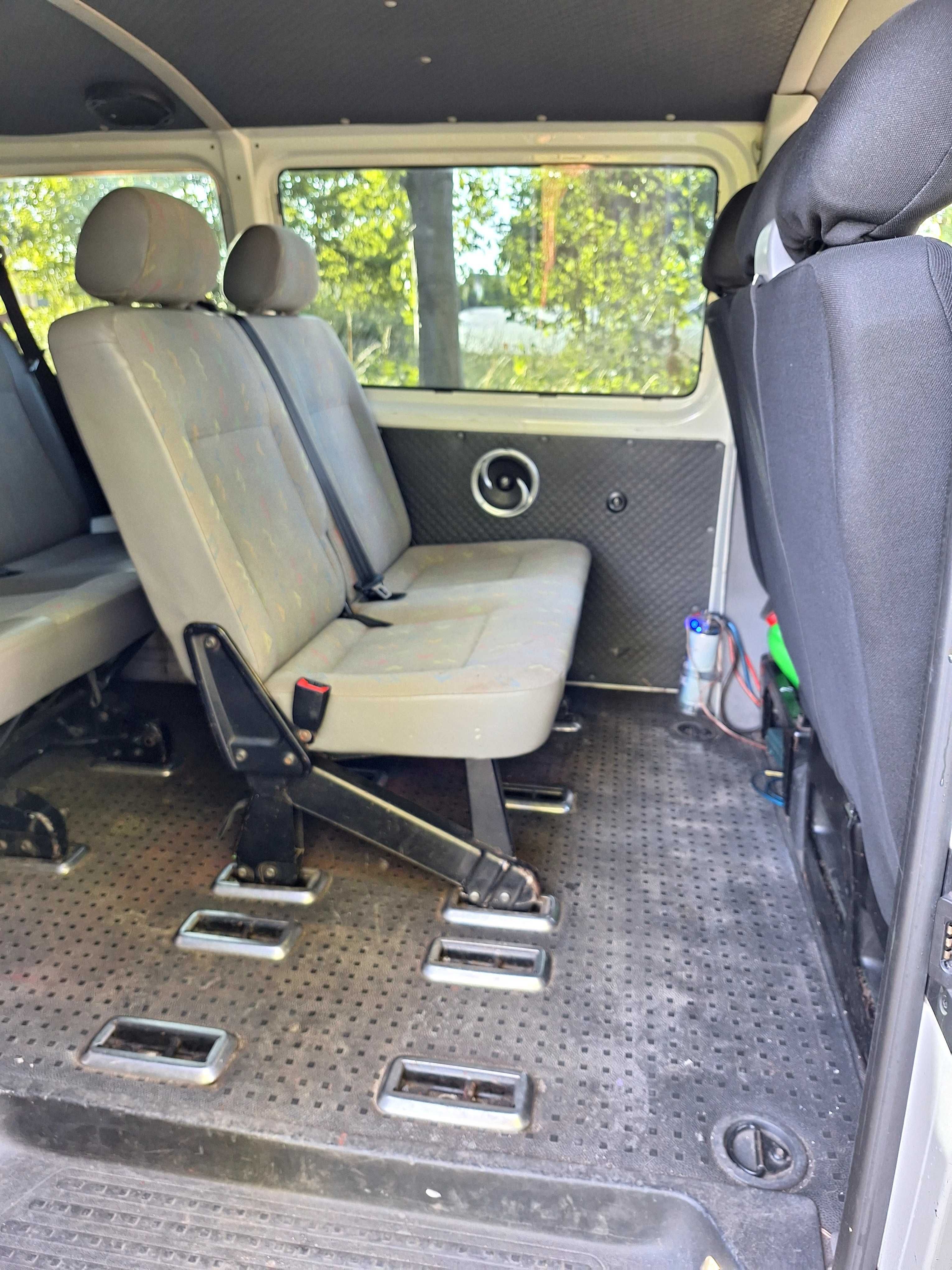Volkswagen caravelle T5 9 osób 1.9.