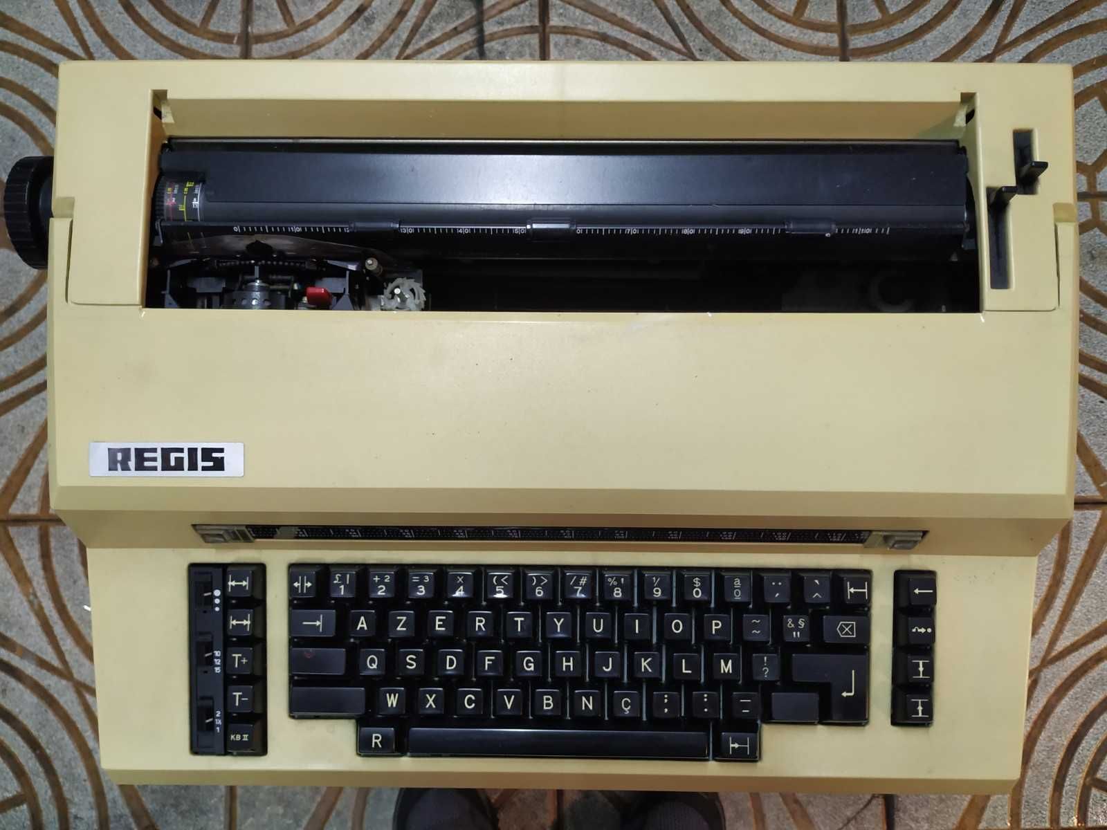 Máquina de escrever elétrica - REGIS - 25€