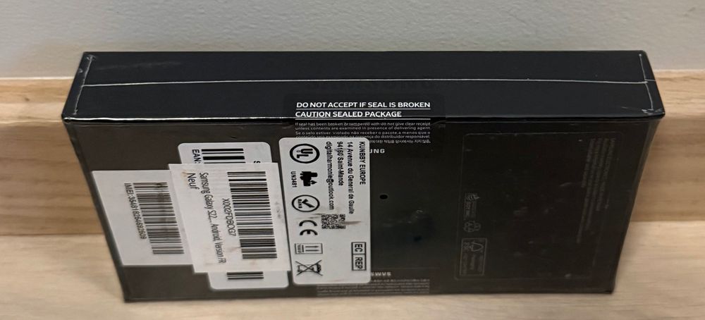 Samsung Galaxy S22 • 128 GB • Phantom Black